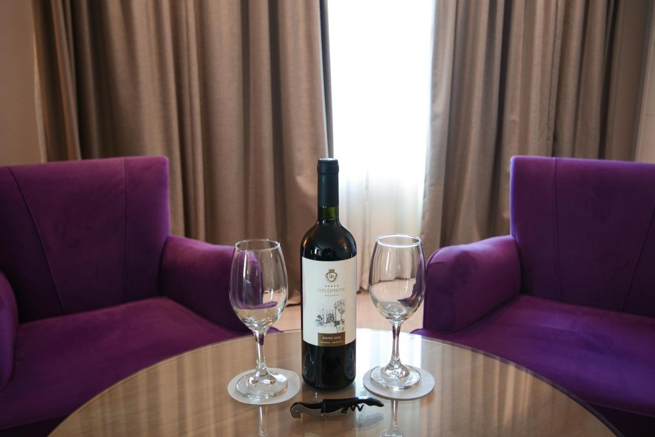 Diplomatichotel เมนโดซา ภายนอก รูปภาพ A bottle of wine